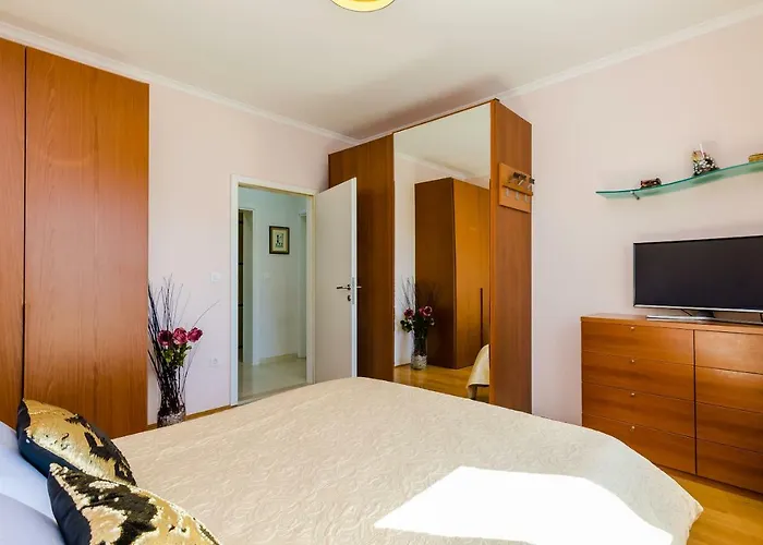 Magellan Deluxe Two Ragusa