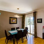 Magellan Deluxe Two Apartment *